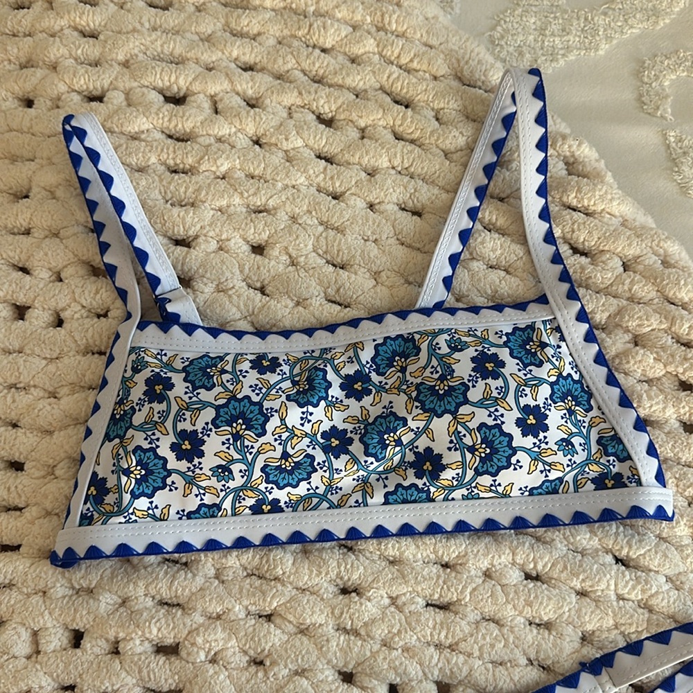 Bikini! - Picture 3 of 4